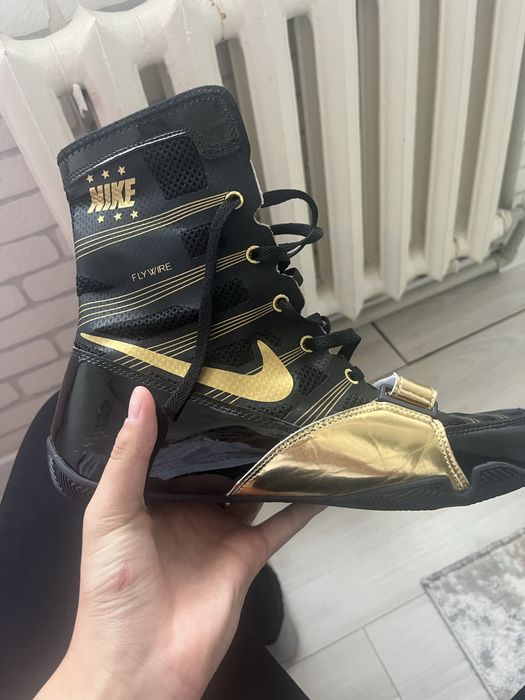 Боксерка Nike золотой