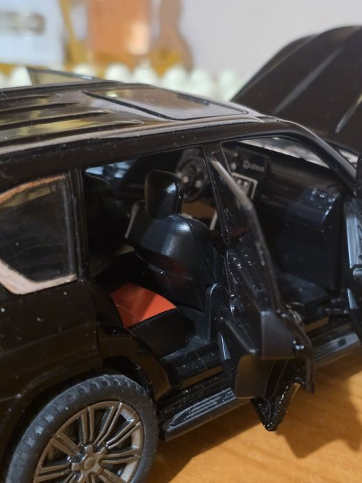 Продам модельку Lexus  lx600