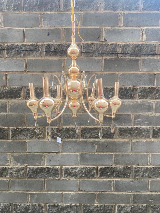 Продам новую люстру