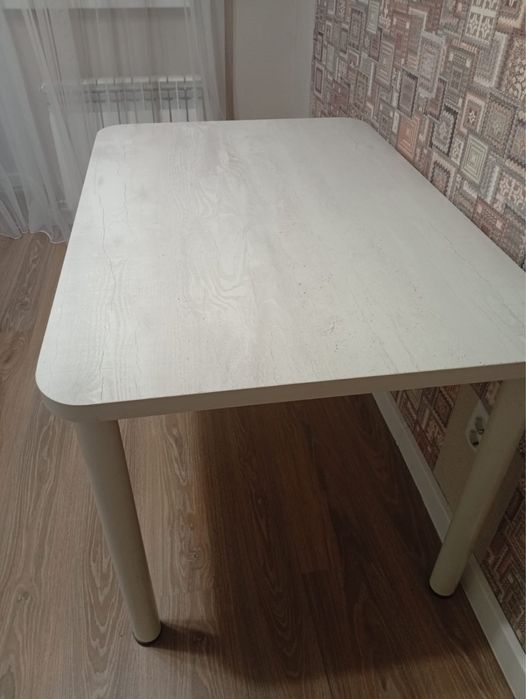 Крепкий кухонный стол бу