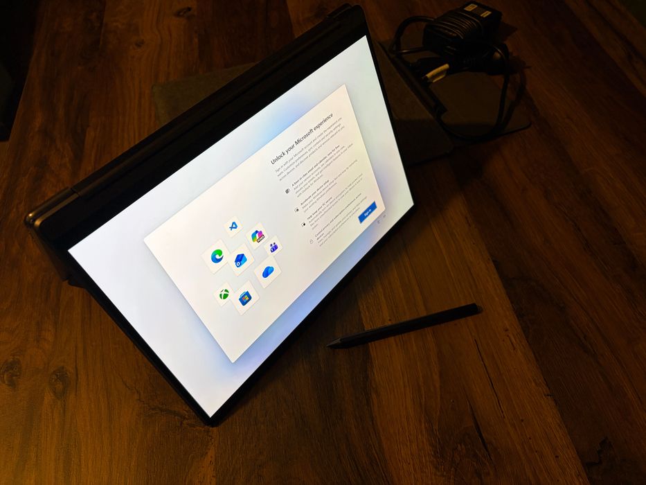 Laptop Lenovo Yoga 9 14IRP8 i7 OLED Touchscreen 16GB 1TB SSD 14''