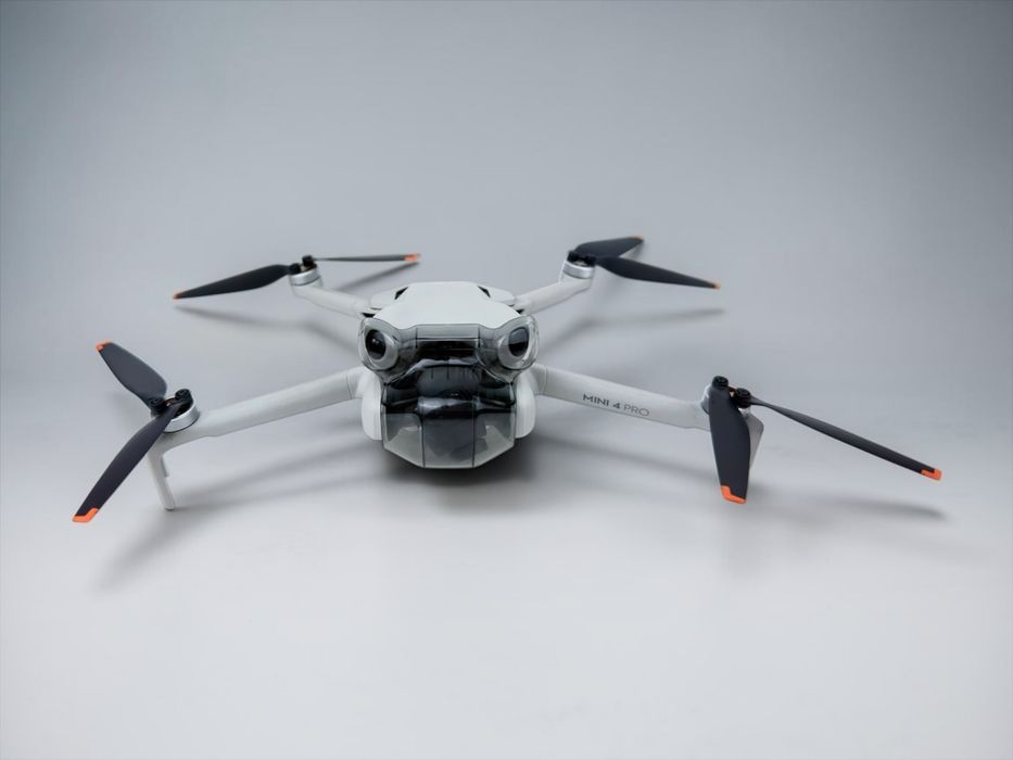 Дрон DJI Mini 4 Pro + Контролер DJI RC 2 Перфектни! Гаранция!