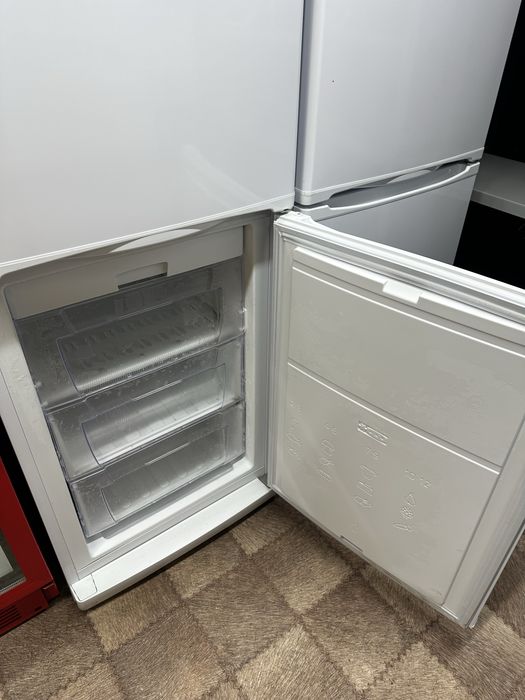 2 холодильника Indesit