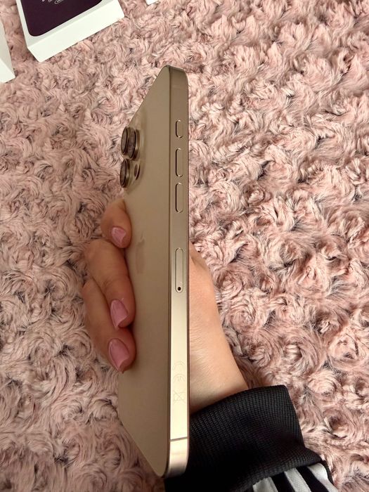 iPhone 16 Pro Max Gold