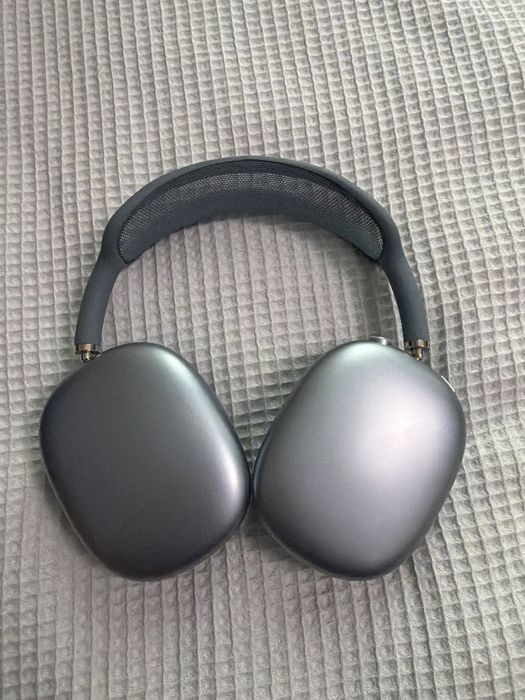 AirPods Max (blue)