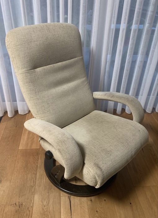 Canapea 3 locuri + fotoliu recliner rotativ,material textil crem