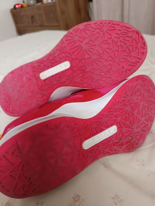Красиви и удобни оригинални маратонкиNike