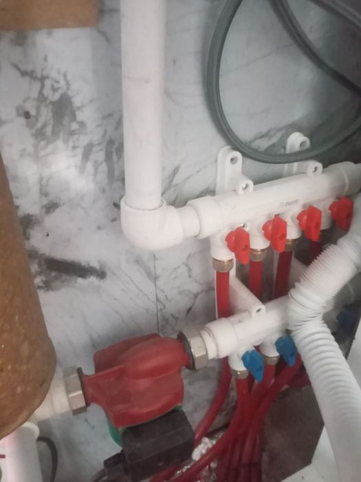 Sotiladi aranchada 4 xonali nejloy magaziniyam bor invistitsiya un zor