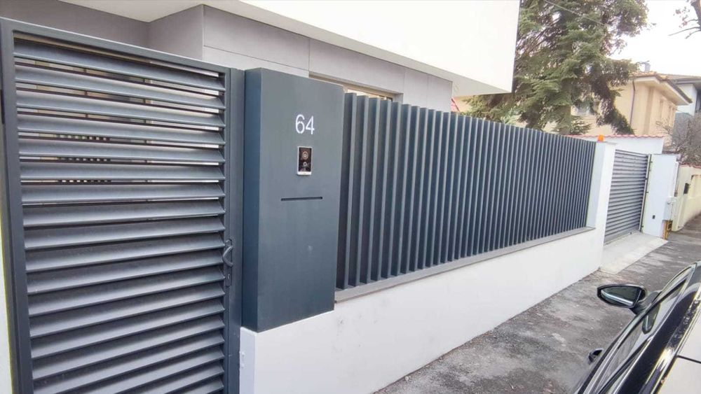 Garduri si porti stil jaluzea, sipca metalica, tabla cutata