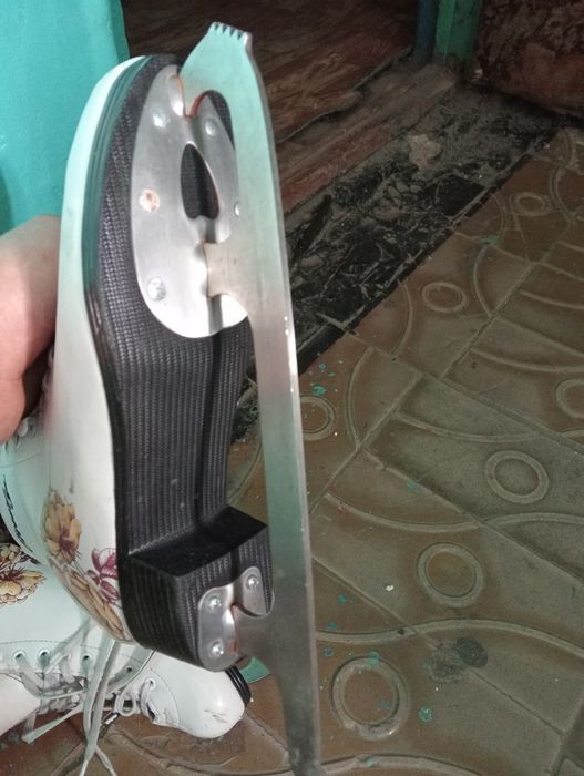 Фигурные коньки продам