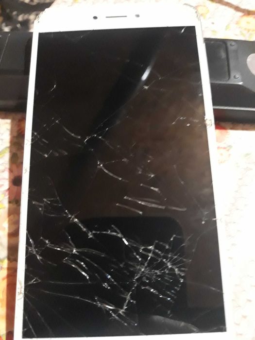 Продавам телефони за части