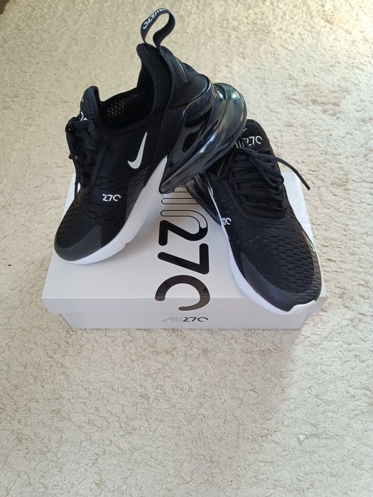 Продам кроссовки оригинал Nike Air Max 270