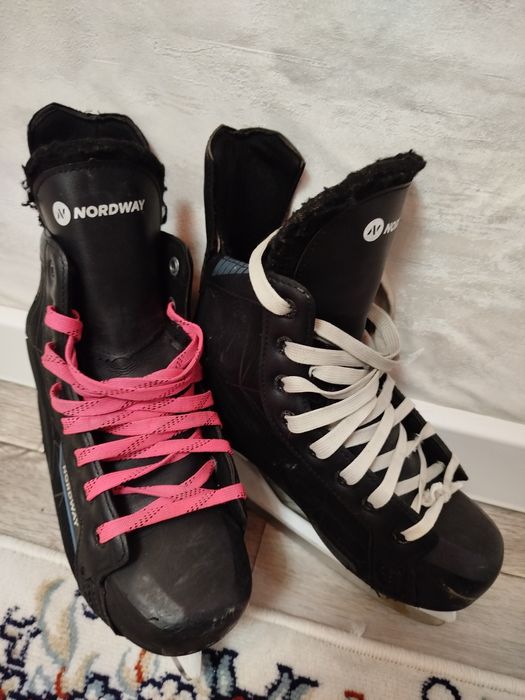 Коньки сатылады.