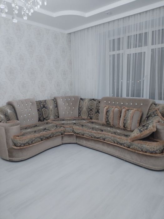 Продам угловой диван с креслом