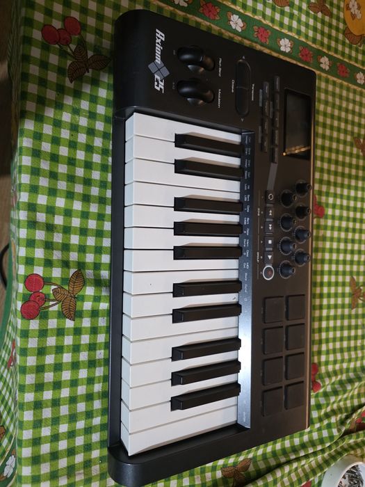 M audio axiom 25 midi