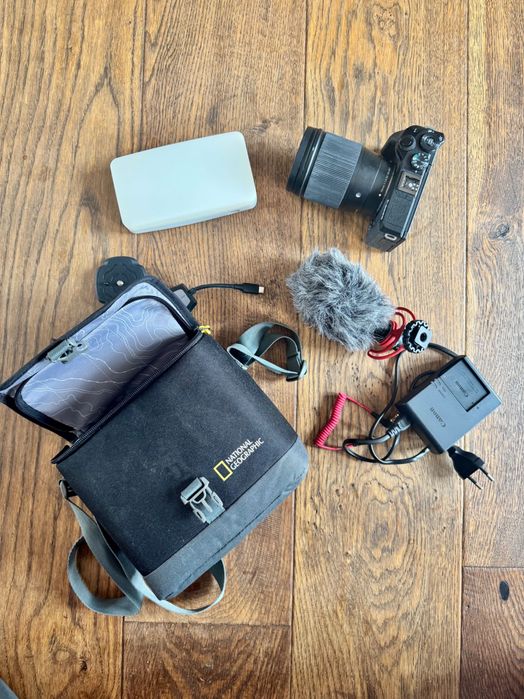 Продавам Canon EOS M6 Mark 2 + Sigma обектив,