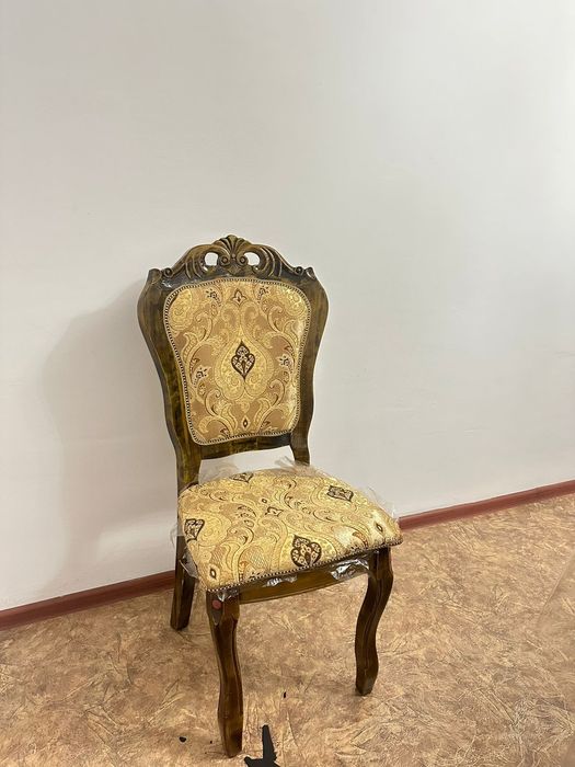 Стол и стулья 12 штук