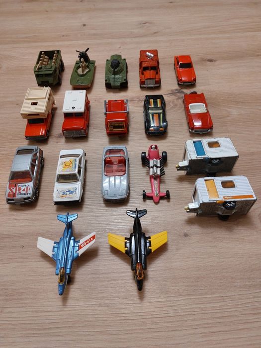 Модели на колички мачбокс 
matchbox Made in England