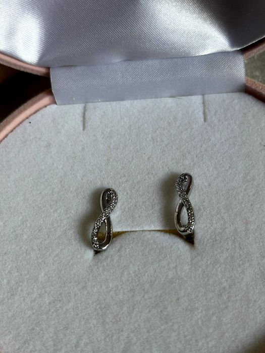 оригинални сребърни обеци нови с цирконии SWAN pearls с чанта и кутия