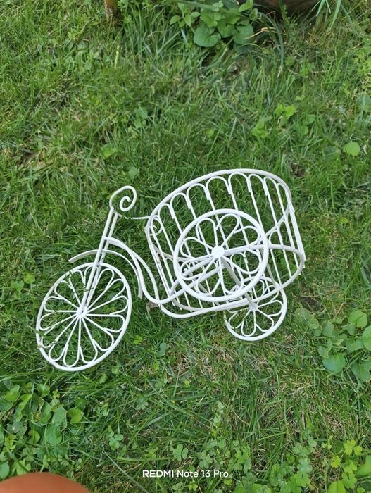 Метална поставка за кашпа