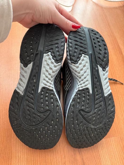 Оригинални дамски маратонки Nike