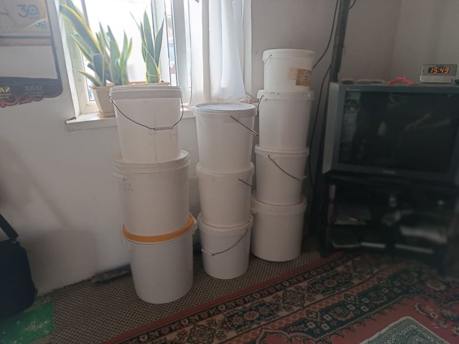 Продаются ведра. Большие и средние. В отличном состоянии