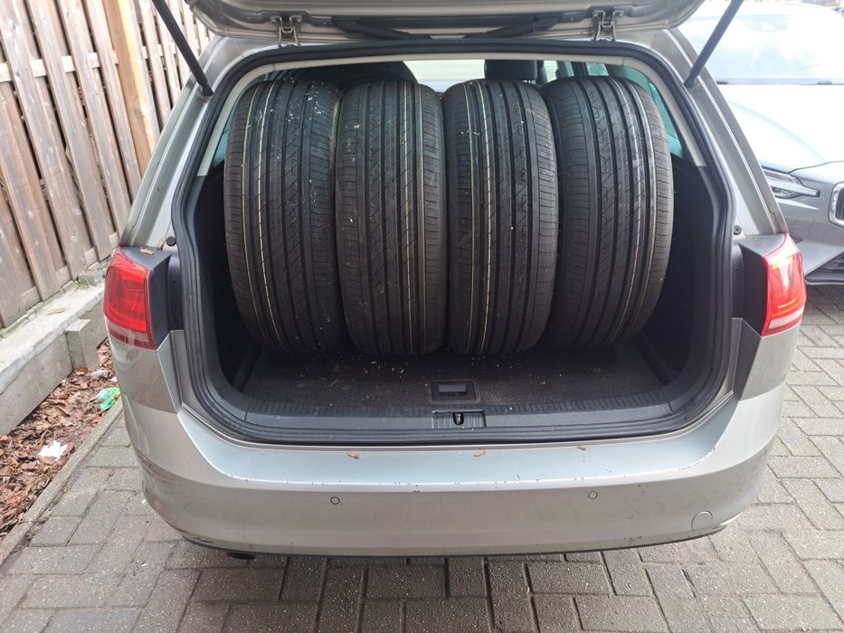 Чисто нови гуми 215 50 18