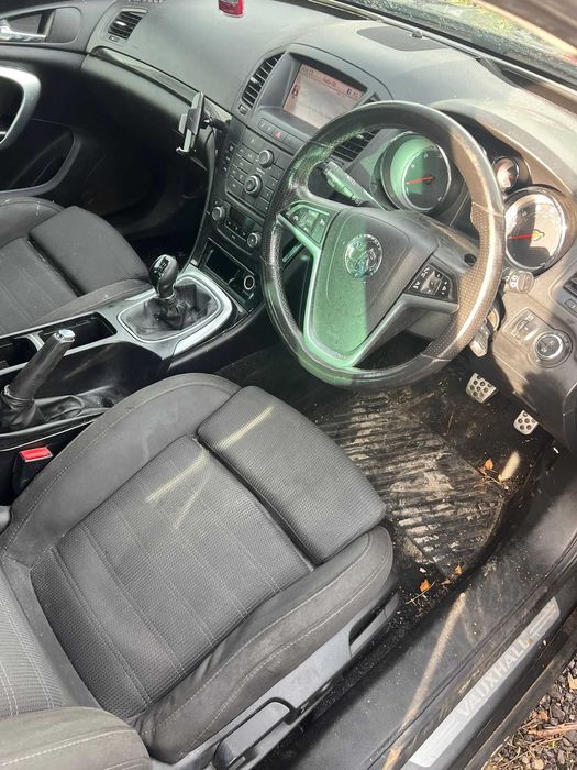 Dezmembrez opel insigni 2.0cdti cod A20DTJ cutie 6 trepte Faruri xenon