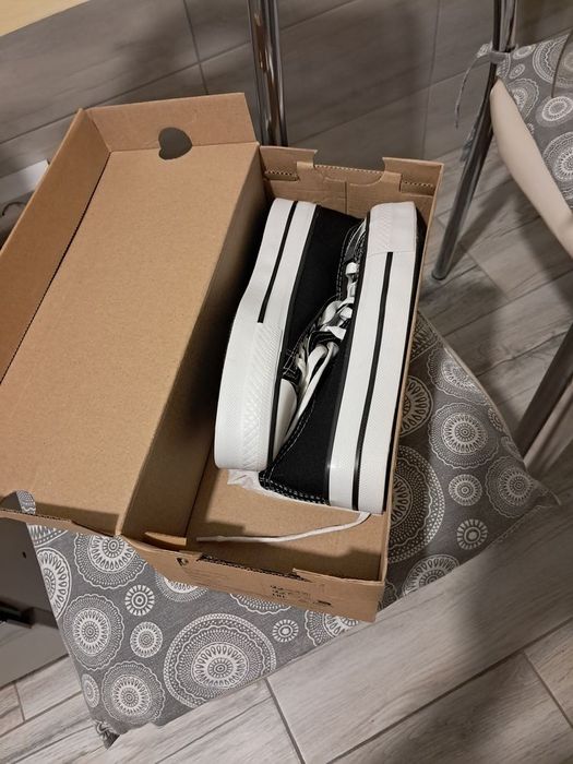 Tenesi panza stil Converse m. 36