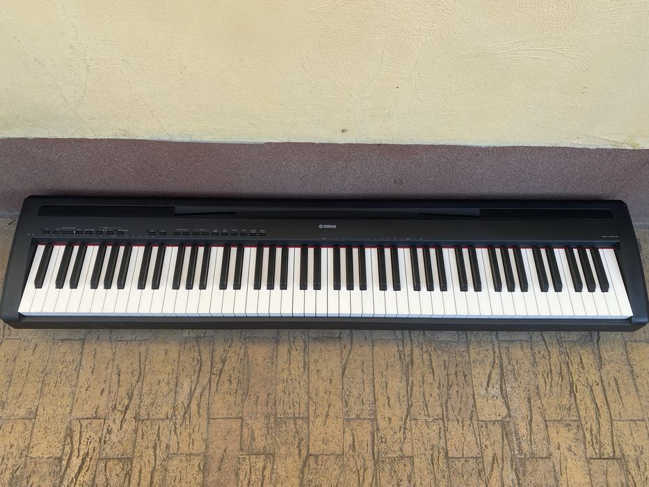 pian digital Yamaha P-95