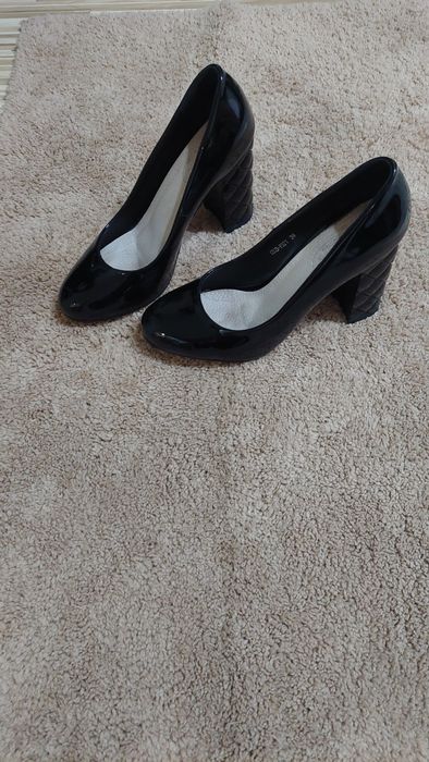 ДАМСКИ обувки и чанти