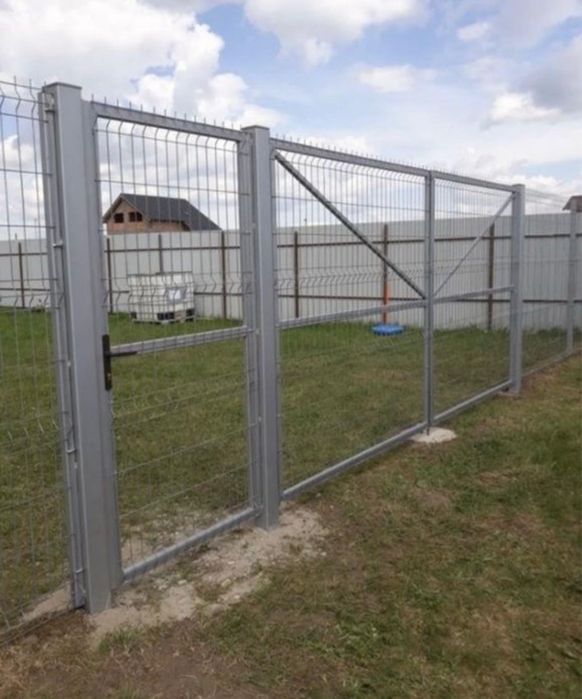 Vând garduri metalice la comanda