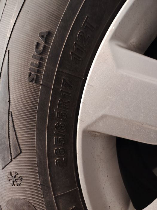 Продаю Шины зимние. Липучка. .