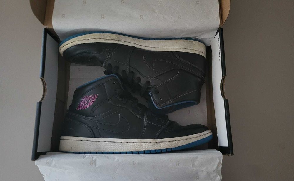 Adidasi Air Jordan 1 mid