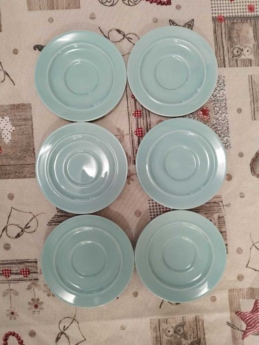 Два порцеланови сервиза за хранене