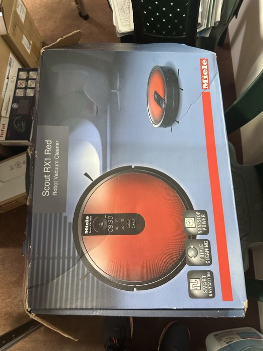 Продавам робот за сухо почистване Miele RX1 Scout