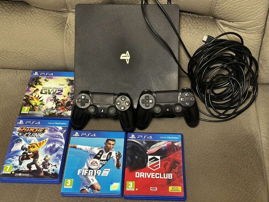 Playstation 4 slim    1T
