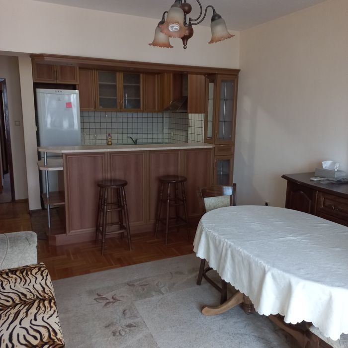 Тристаен обзаведен апартамент