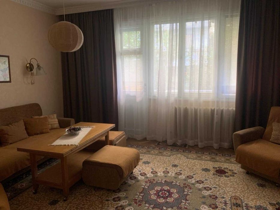 Дава се под наем Тристаен апартамент в Плевен, Широк център - 112 кв.м за 433.5 € - Снимка #1