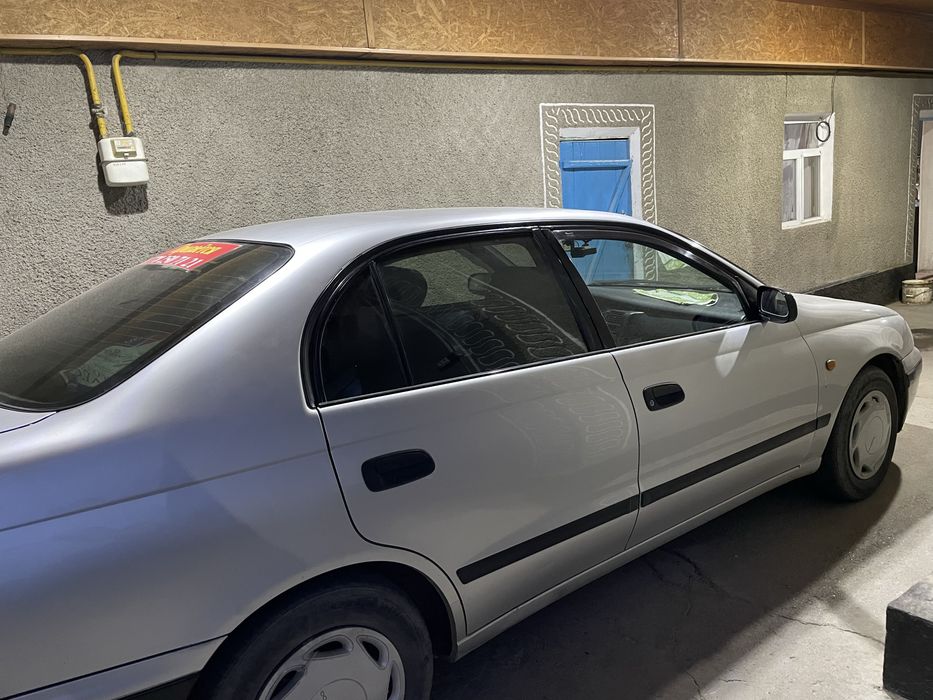 Автомобиль Toyota Carina E