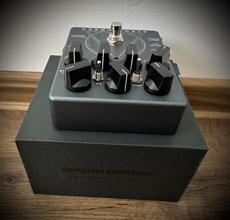 Vand - Darkglass Alpha Omega - efect pentru chitara bass