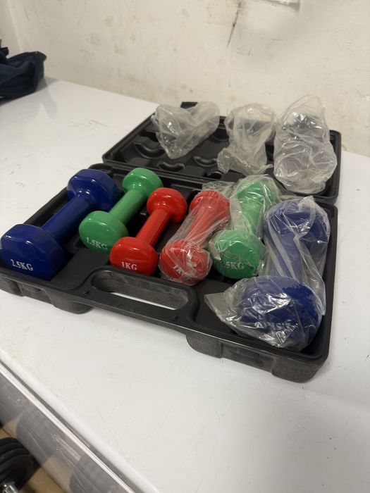 Set gantere cu geanta de transport noi 2x2,5 kg+2x1,5 kg+2x1 kg