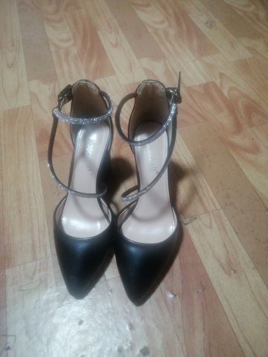 Продам новые туфли,