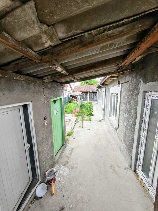 Къща в Центъра на гр.Силистра, на 100м от Дунавската градина, с нов покрив и дограма, 9 стаи