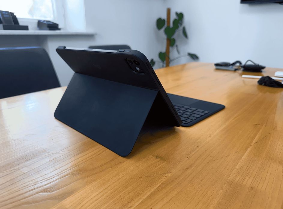 iPad Pro 11 (M5, 256 Gb) + Apple Pencil Pro + Logitech Combo Touch