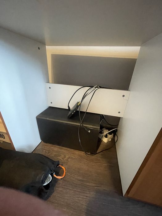 Продавам бюро 100x50x75
