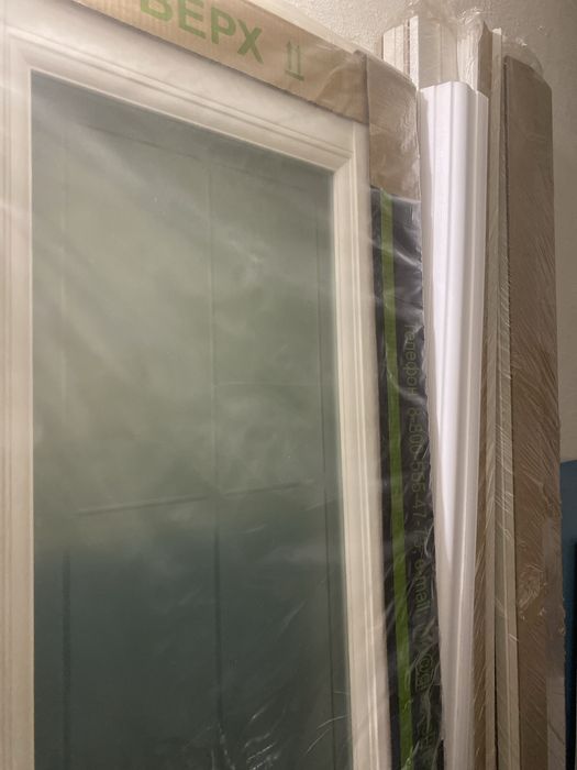 Новые двери в упаковке