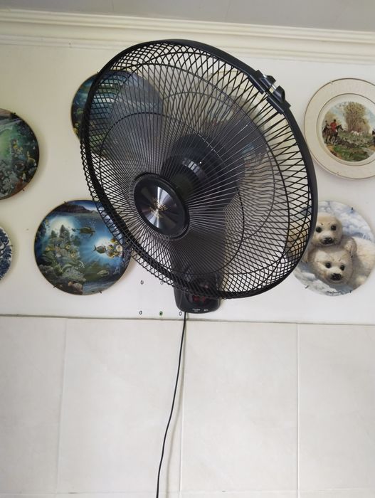 Вентилятор настенный.
