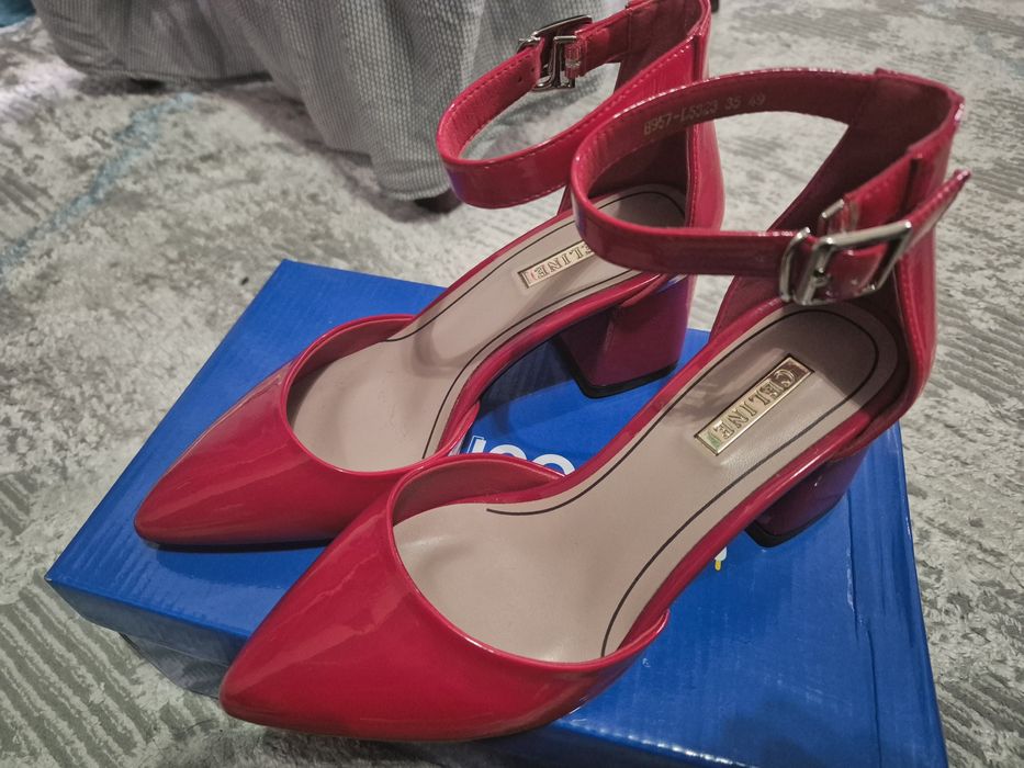 Красные туфли новые