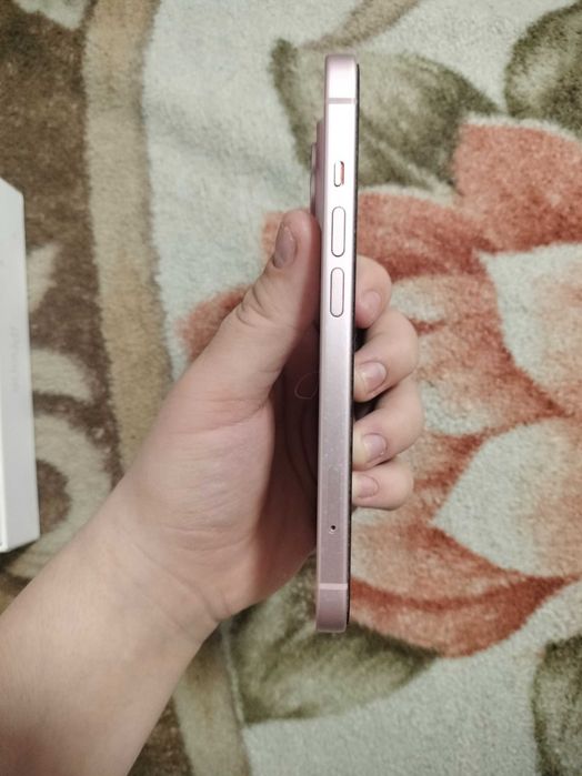 iPhone 15 în garantie